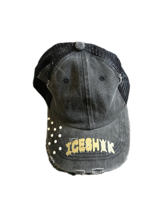 PREMIUM DISTRESSED HAT WITH PEARLS